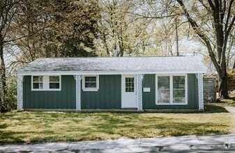 Building Photo - 1506 Crestview Dr