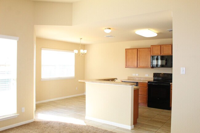 Foto del edificio - ALMOST NEW, CUTE 3 BEDROOM, 2 BATH