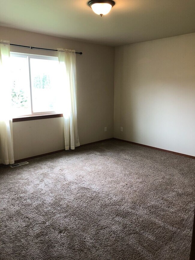 Foto del edificio - Beautiful 3 bed/2 bath rambler!