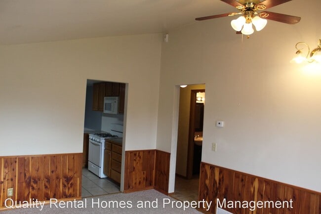 Building Photo - 2 br, 1 bath House - 1114 W. Stanley Rd.