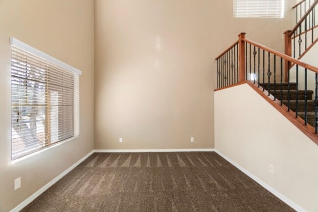 Building Photo - Stunning Phoenix home with open floorplan!