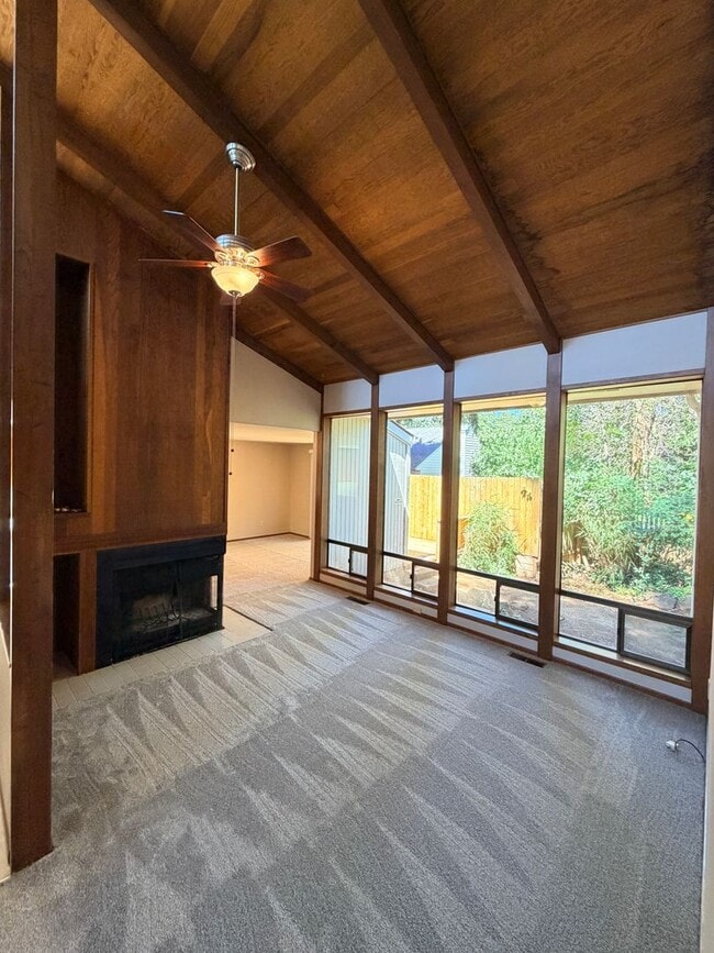 Foto del edificio - Two Bedroom Duplex in South Salem
