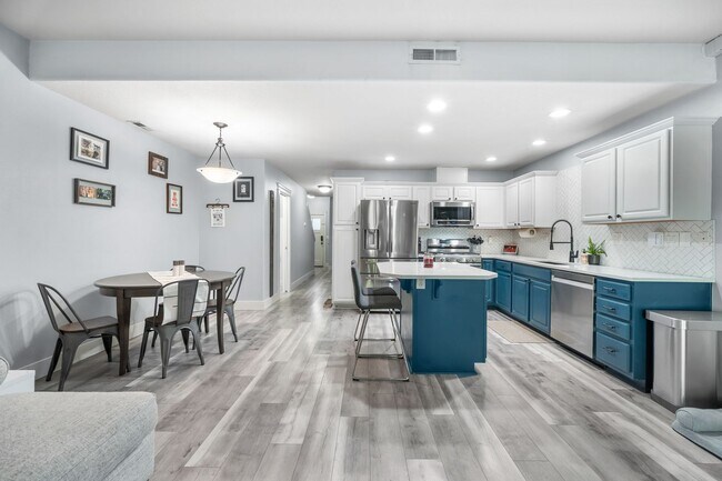 Foto del edificio - Upgraded & Well-Maintained Milwaukie 3bd/2...