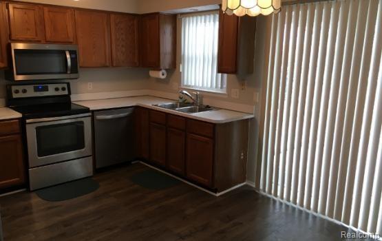 Building Photo - 45277 Universal Ct