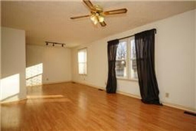 Foto del edificio - 309 Andrew Dr