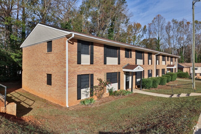 Foto del edificio - Pine Lake Village