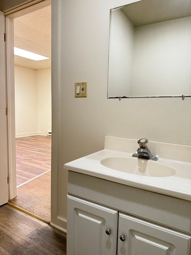 Building Photo - 116 W Market St