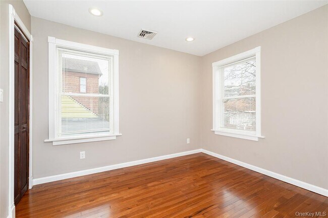 Building Photo - 204 Mill St