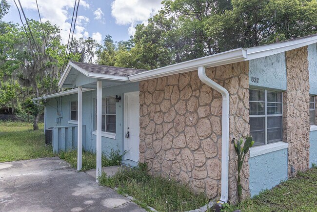 Building Photo - 832 E Indiana Ave