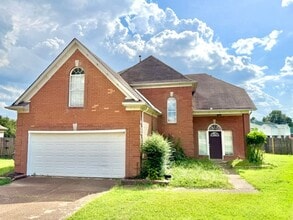 Building Photo - 8611 High Cotton Cove