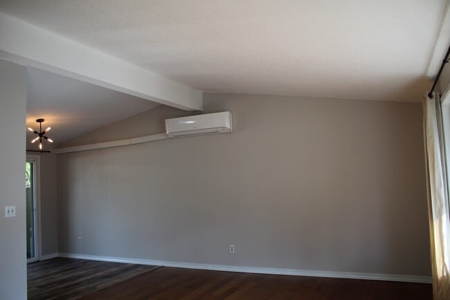 Building Photo - 7460 SW Bel Aire Dr