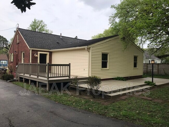 Building Photo - 2540 Stinson Rd