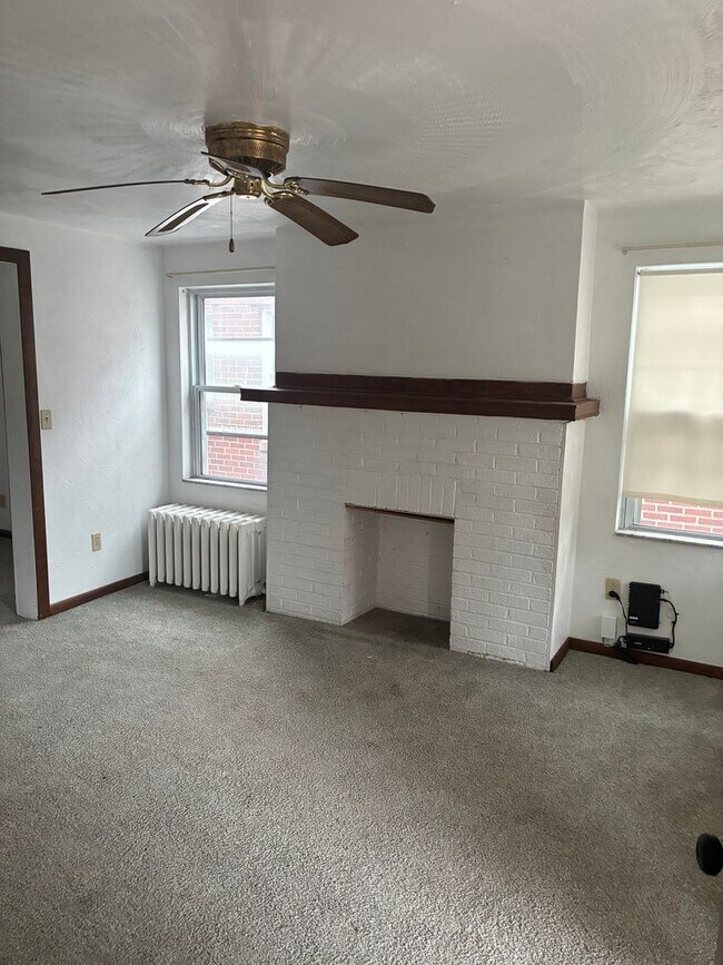 Building Photo - 345 Coltart Ave