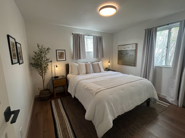 Foto del edificio - Fully Furnished 3BR | Renovated | All Utilities Included | Ideal for 30+ Day Stays