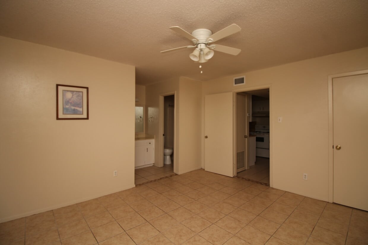 Primary Photo - 612-620 E Hibiscus Ave