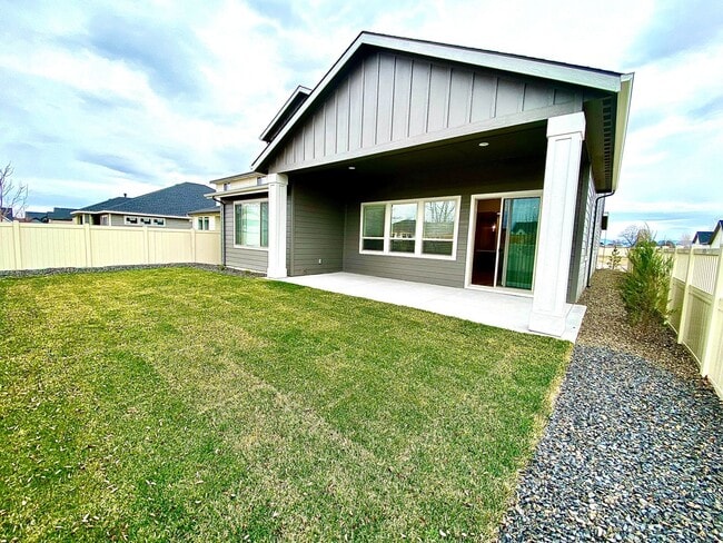 Foto del edificio - Beautiful Custom 6 Bedroom (2 Primary Bedr...