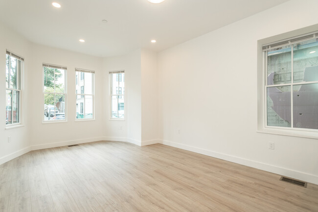 Building Photo - 1400 Tremont St