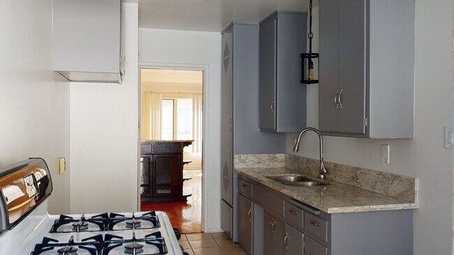 Foto del edificio - 1042 S Sherbourne Dr