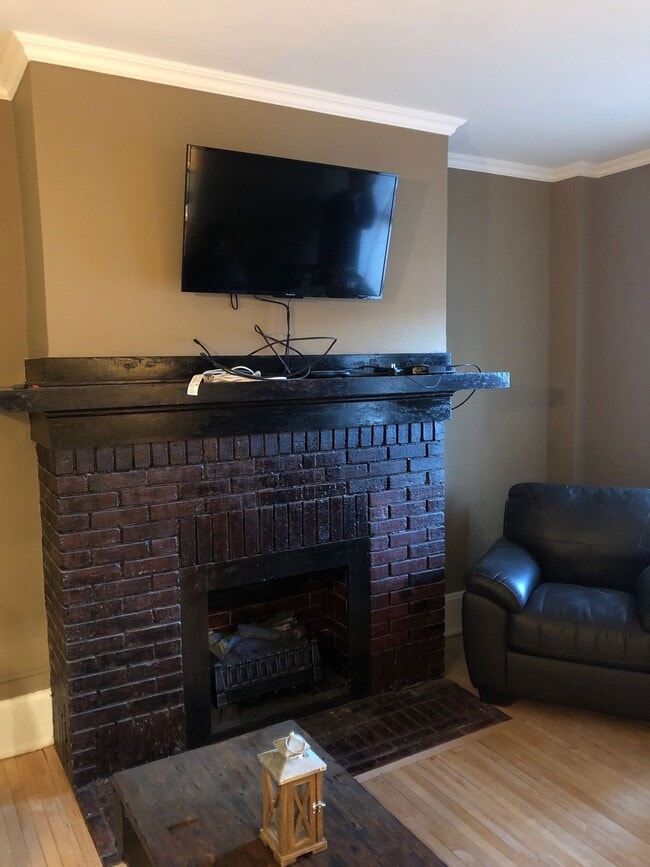 Building Photo - 1 Bed 1 Bath Unit in Edmonton, AB