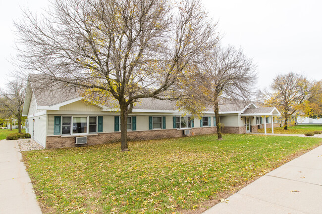 Building Photo - Hickory Drive and Pinecrest Apartments