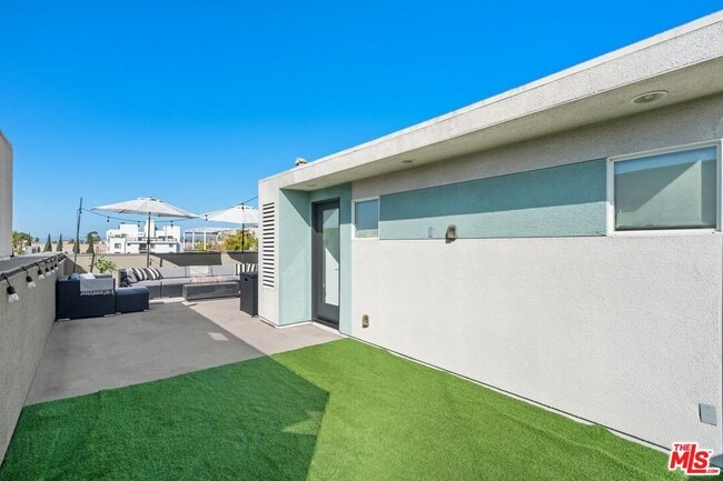 Foto del edificio - 658 N Gramercy Pl