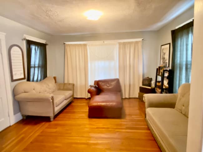 Foto del edificio - 52 Dunnell Ave