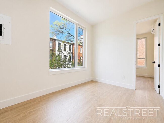 Building Photo - Rogers Avenue