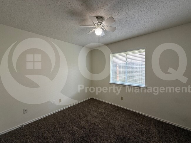 Building Photo - 1206 Hyde Park Dr