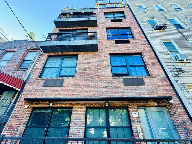 Building Photo - 129 Stockholm St