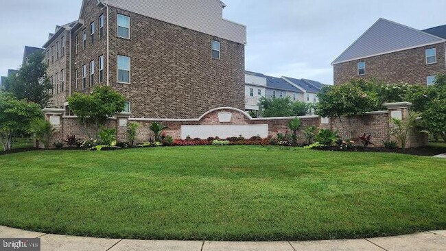 Foto del edificio - "Charming Lanham Townhome: 2 Bed, 2.5 Bath...