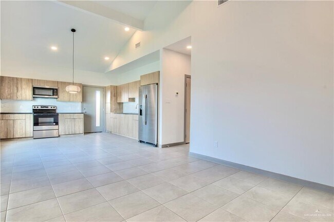 Building Photo - 2613 Woodpecker Rd