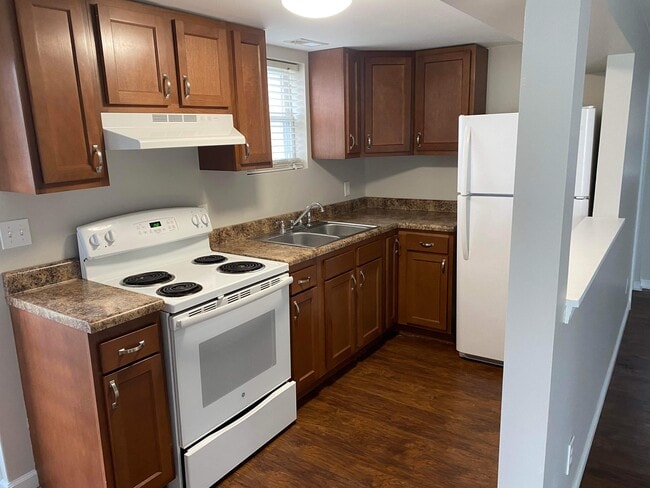 Building Photo - 215 5th Ave