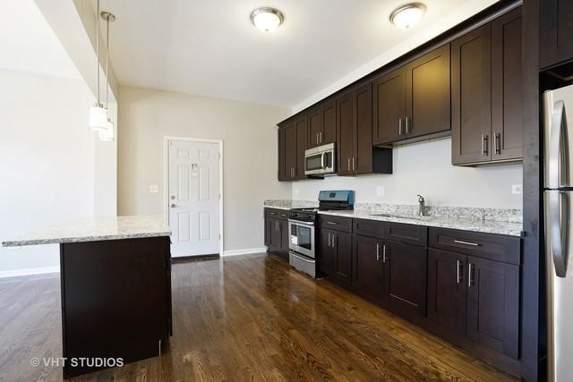 Foto del edificio - 5 bedroom in Chicago IL 60615