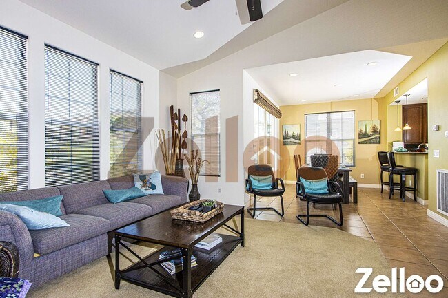 Foto del edificio - 52177 Rosewood Ln