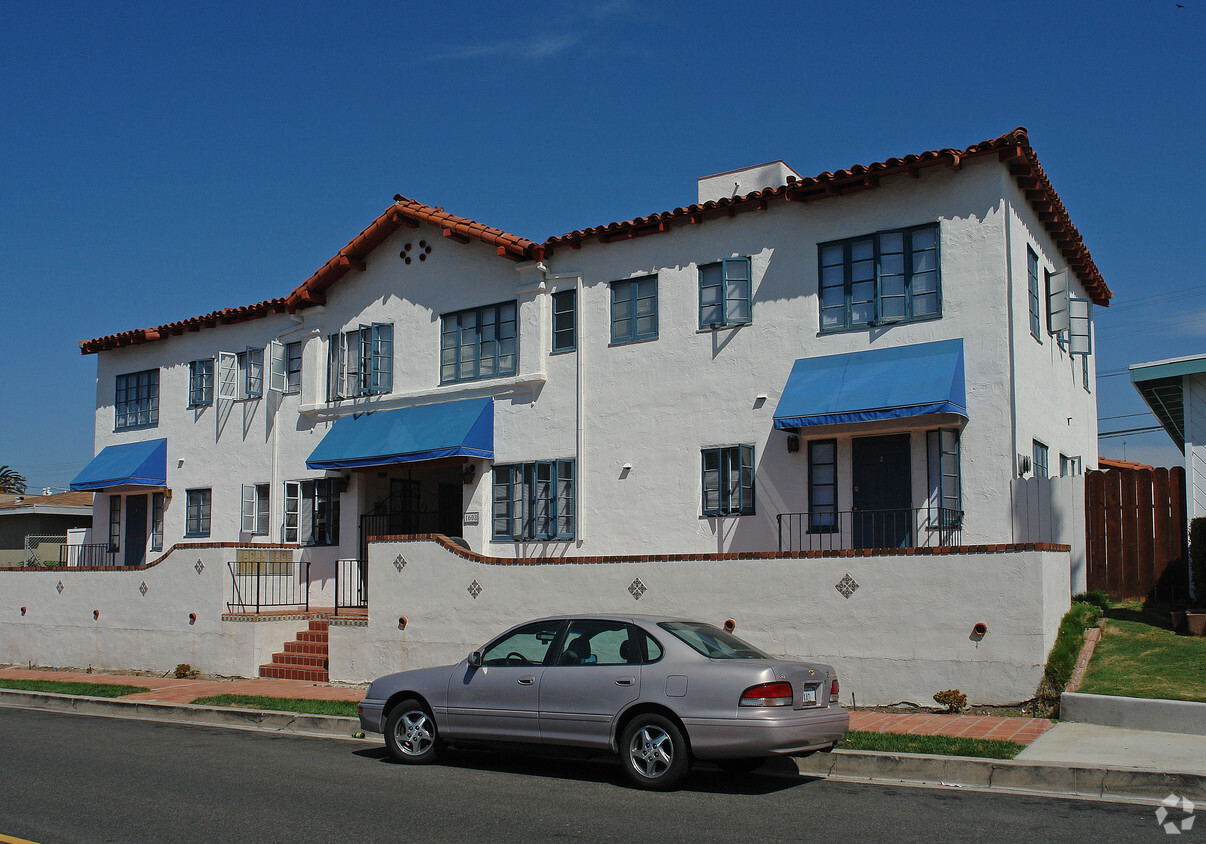 Building Photo - Vista Del Mar Apartments