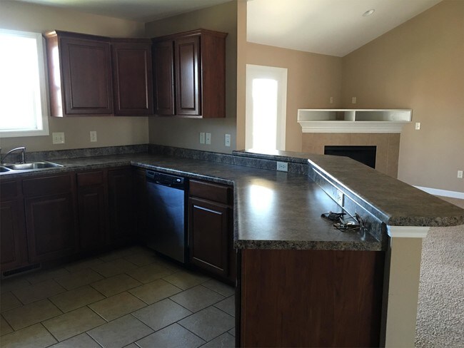 Building Photo - 123 Mesa Dr