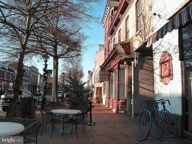 Building Photo - 347 High St