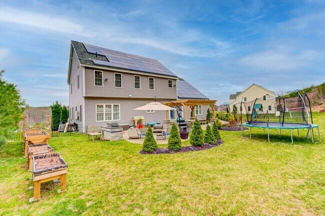 Building Photo - 128 Mohawk Path