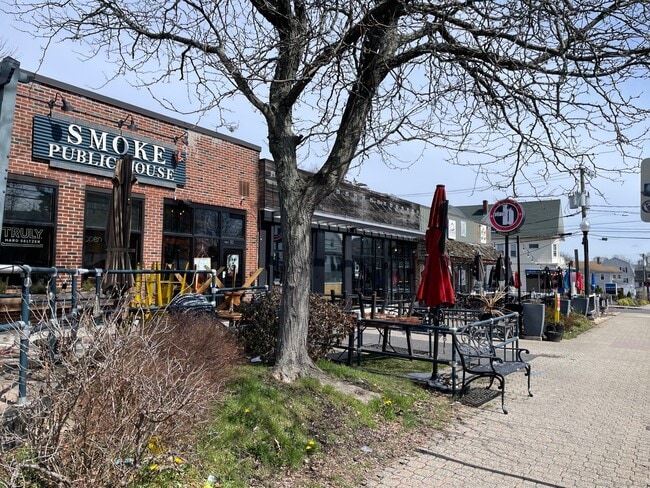 Building Photo - 1138 Boulevard