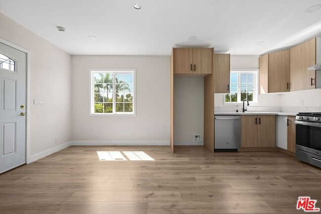 Foto del edificio - 21007 Saticoy St