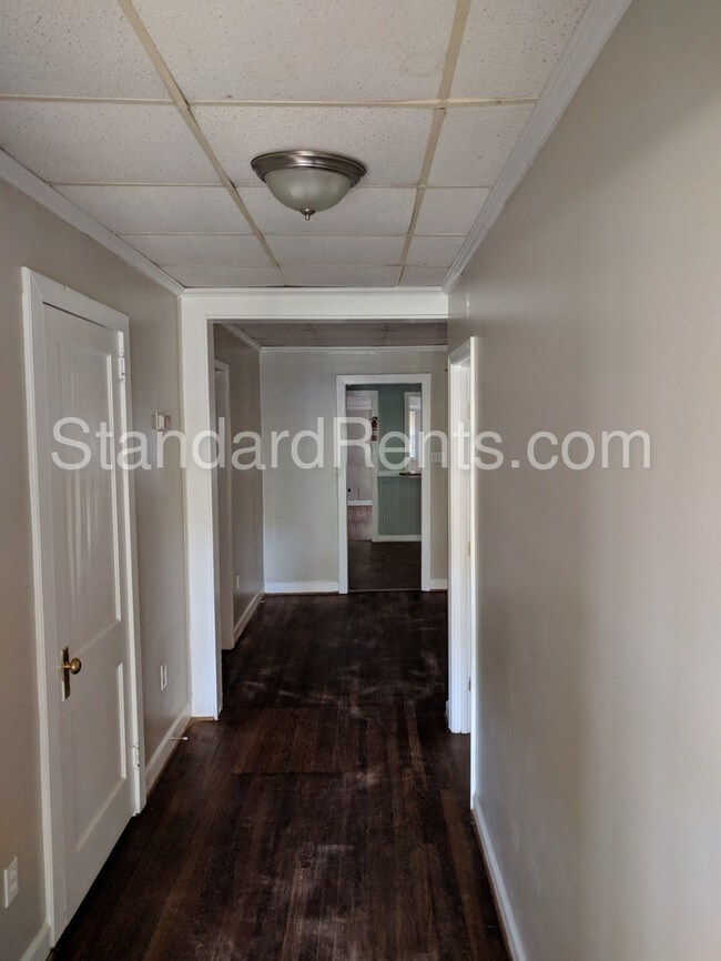 Building Photo - 1441 Evans Dr