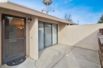 Building Photo - 923 Villa Terrace