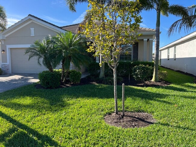 Foto del edificio - 4351 Bluegrass Dr