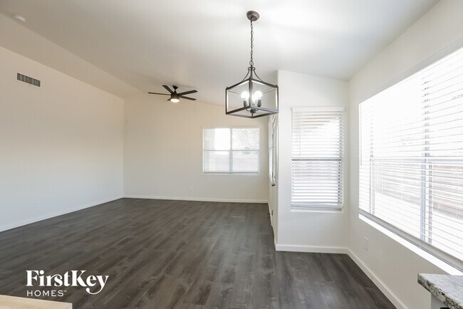 Foto del edificio - 2603 N 125th Dr