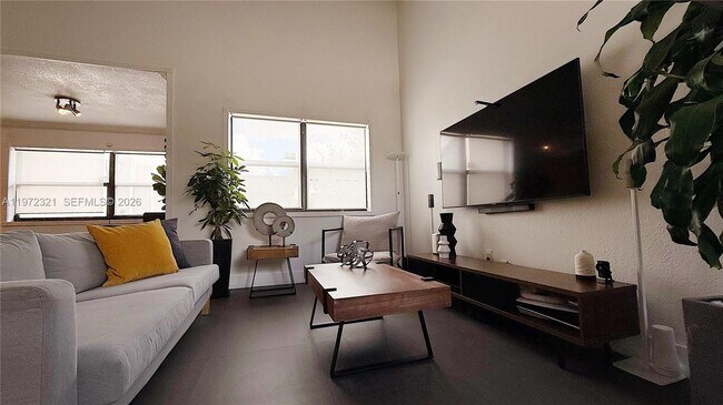 Foto del edificio - 10231 Fontainebleau Blvd