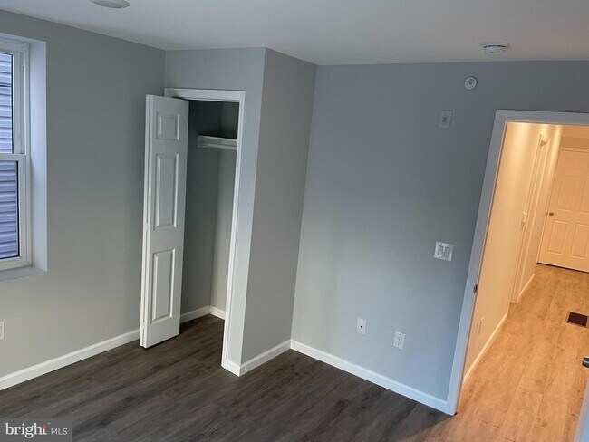 Building Photo - 2406 W Thompson St