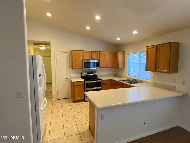 Foto del edificio - 3028 E Blackhawk Dr