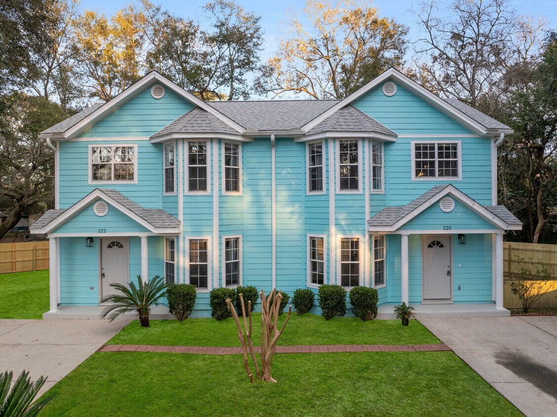 Primary Photo - 220 Fir Ave