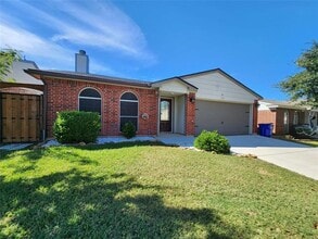 Building Photo - 514 Hollyberry Dr