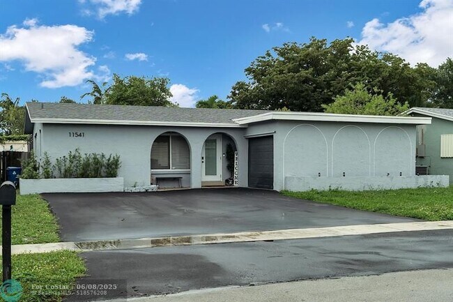 Foto del edificio - 11541 NW 33rd St